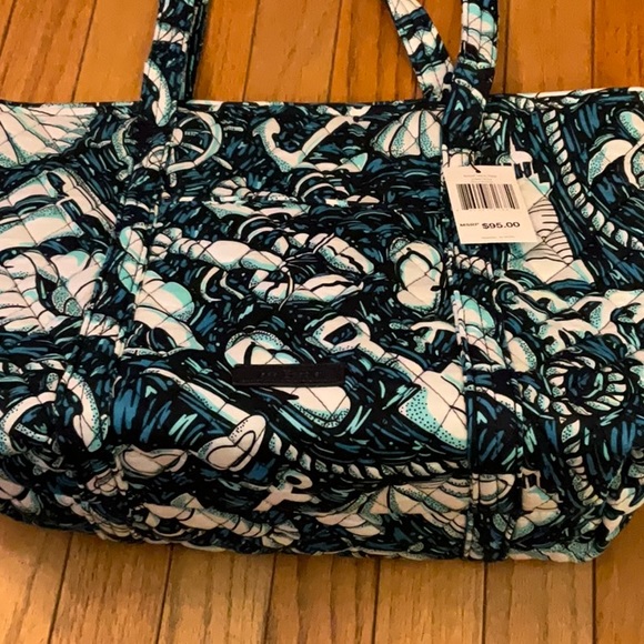 Vera Bradley small Vera in Shore Enough with matching RFID WALLET - Picture 4 of 9